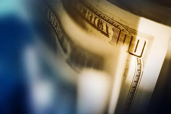 Emol Menos impuestos más crecimiento